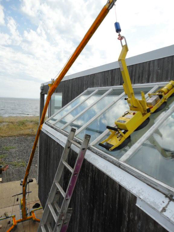 installing glass with an EZ-Rig crane